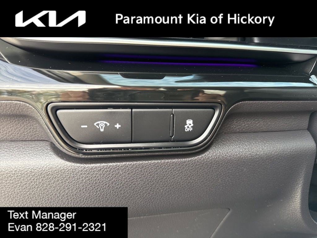 Used 2025 Kia Carnival SX Prestige image 33