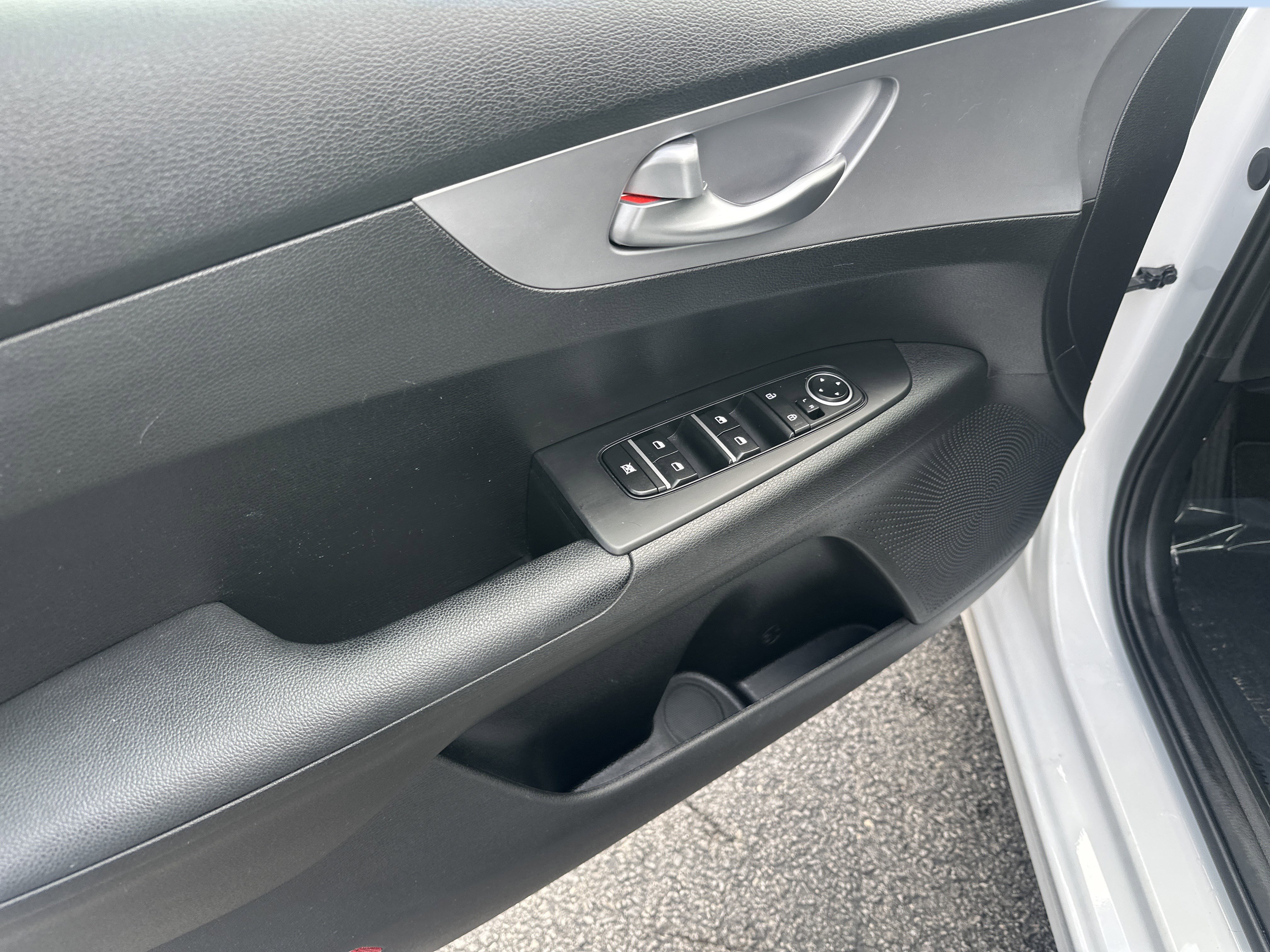 Used 2023 Kia Forte LXS w/ LXS Technology Package image 8