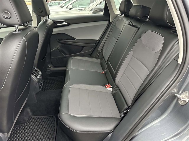 Certified 2022 Volkswagen Taos SE w/ Panoramic Sunroof Package image 19