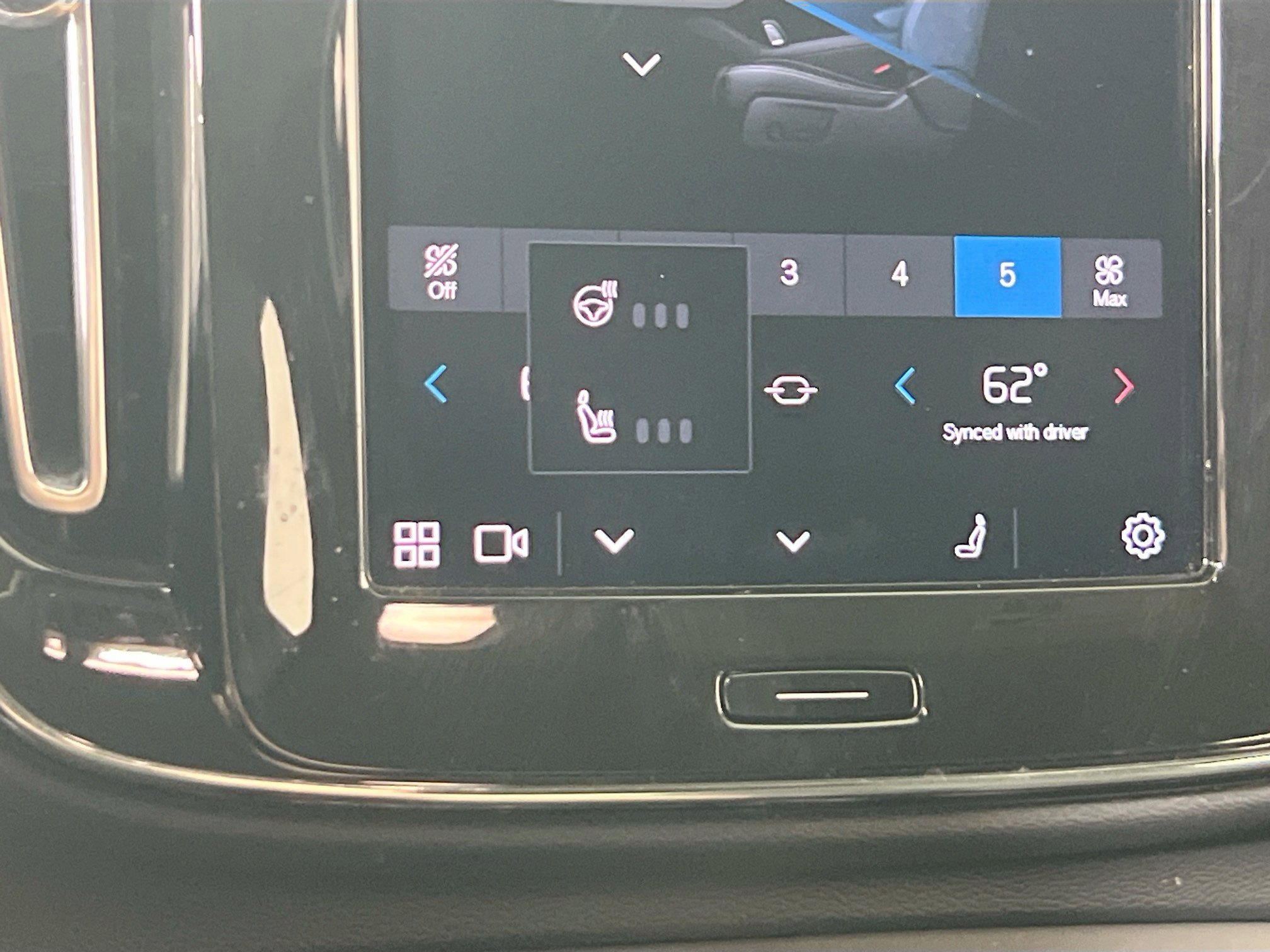 Used 2023 Volvo XC40 B5 Core w/ Convenience Package image 18