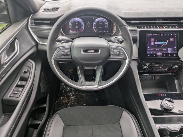 New 2025 Jeep Grand Cherokee Altitude image 14