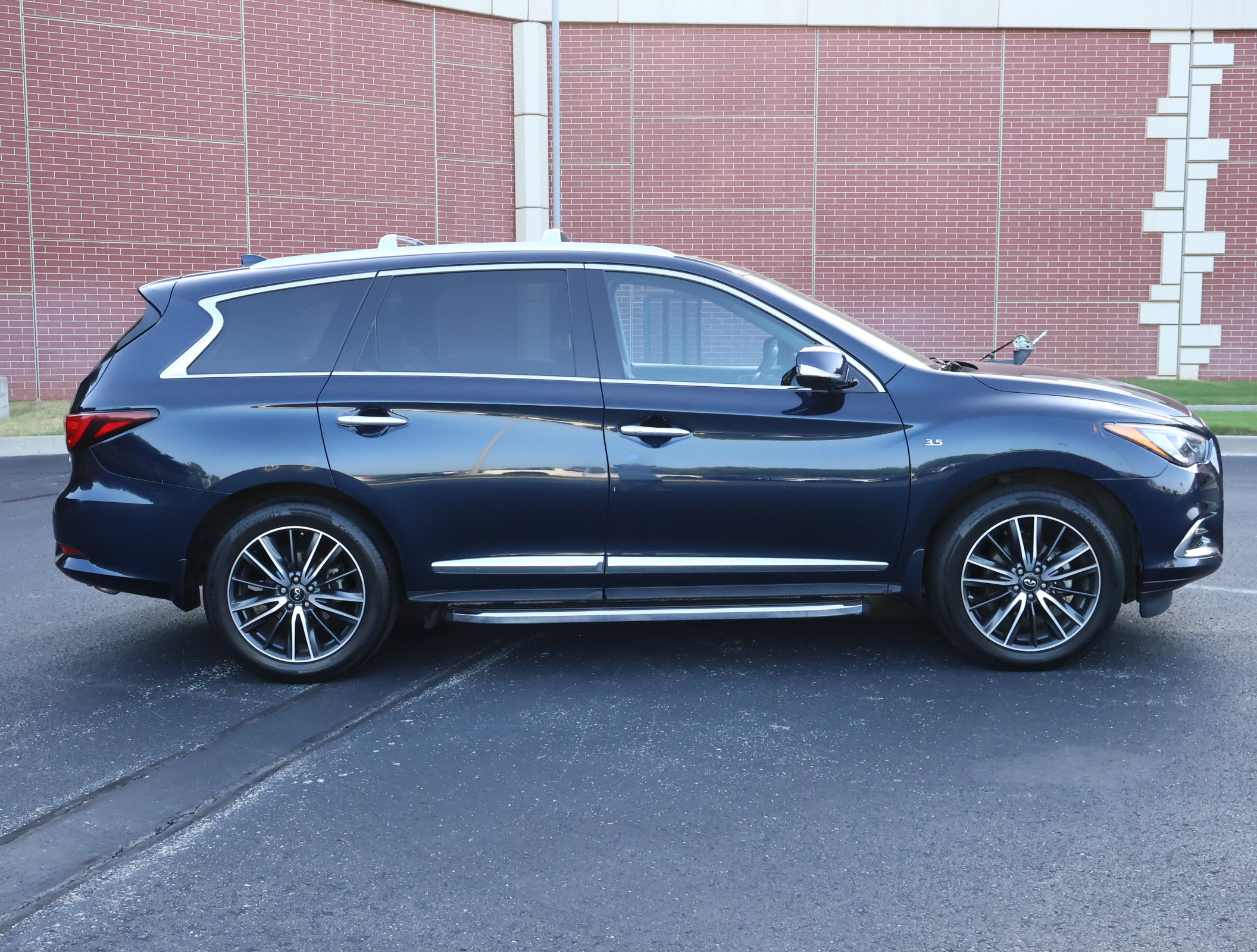 Used 2018 INFINITI QX60 FWD w/ Deluxe Technology Package image 38