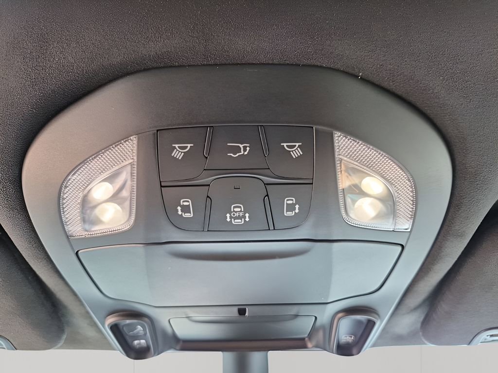 Used 2023 Chrysler Pacifica Pinnacle image 42