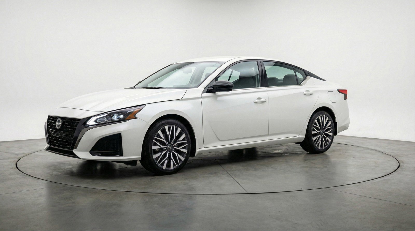 Used 2025 Nissan Altima 2.5 SV image 3