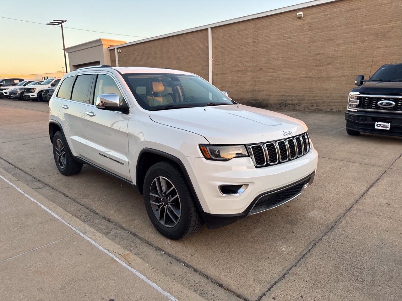 Used 2019 Jeep Grand Cherokee Limited w/ Luxury Group II RWD image 3