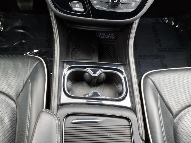 Used 2025 Chrysler Pacifica Limited FWD image 19