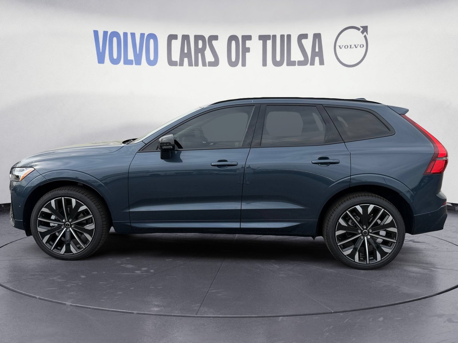 New 2026 Volvo XC60 B5 Ultra w/ Protection Package Premier AWD/4WD image 2