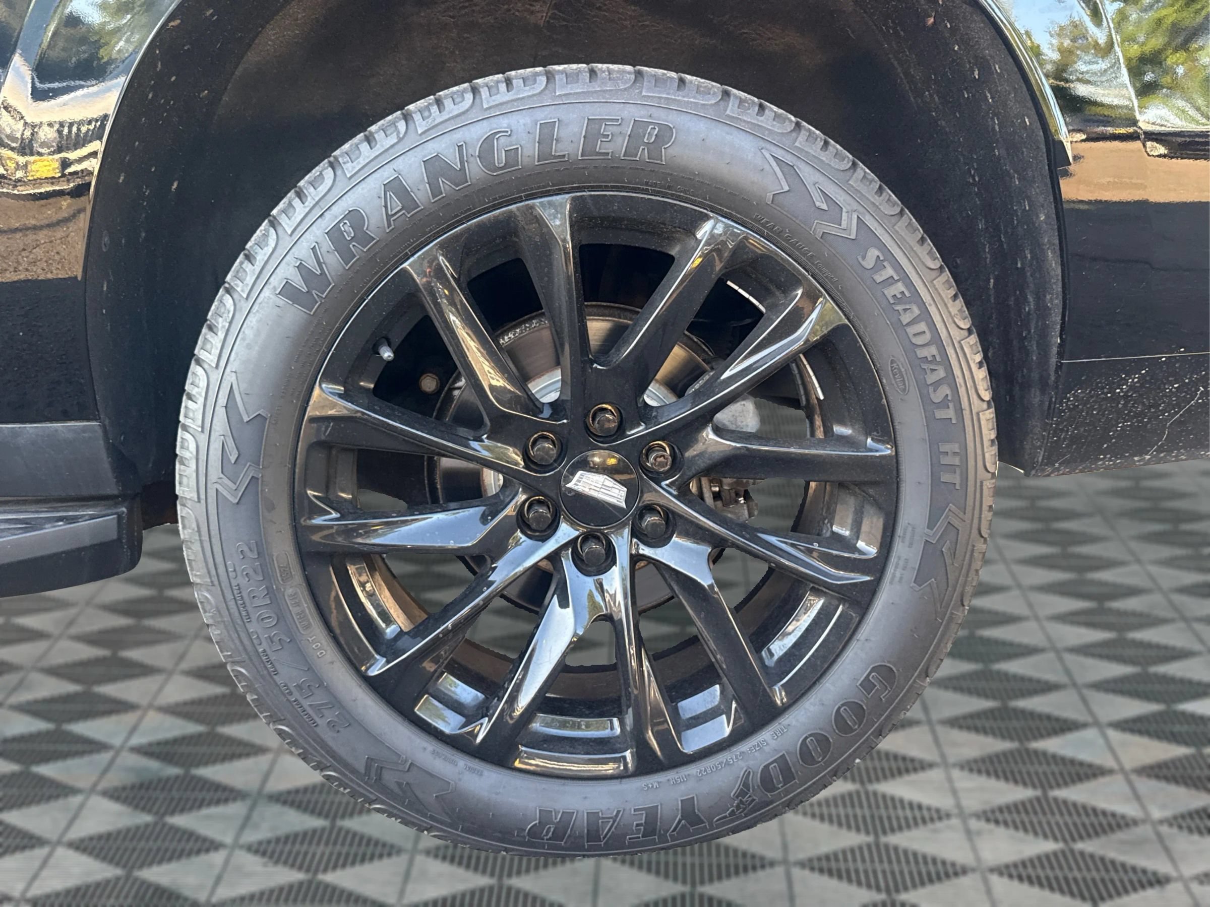 Used 2021 Cadillac Escalade ESV Sport w/ LPO, ONYX Package AWD/4WD image 25