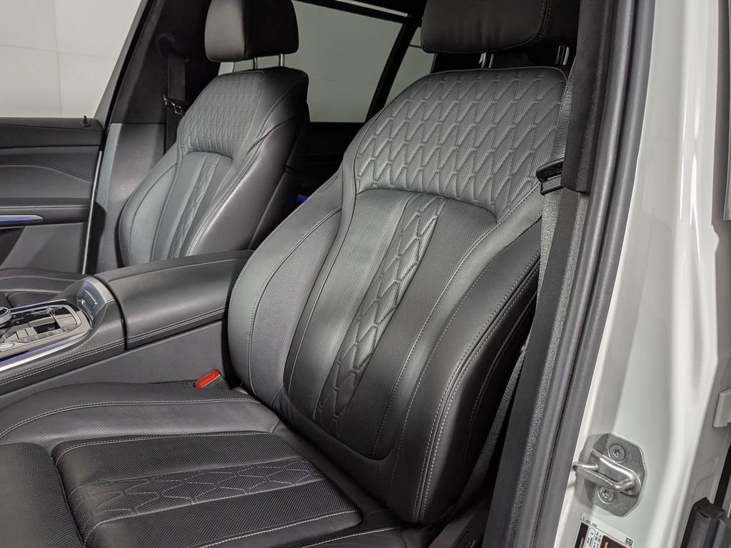 Used 2024 BMW X7 xDrive40i w/ Executive Package image 27