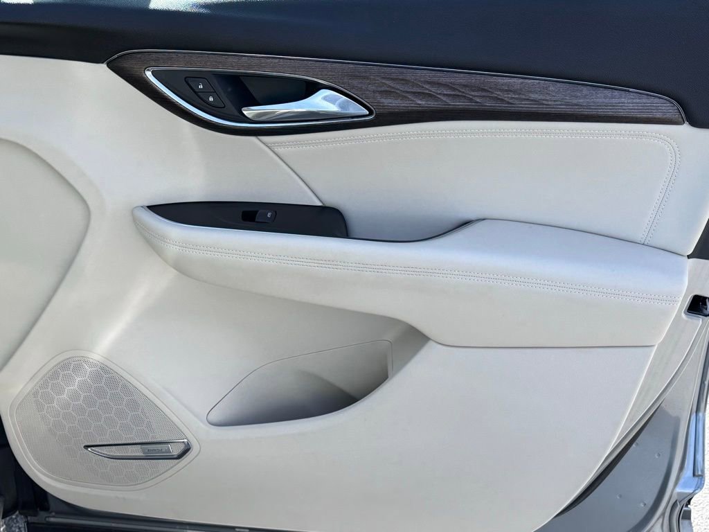 Used 2023 Buick Envision Avenir image 26