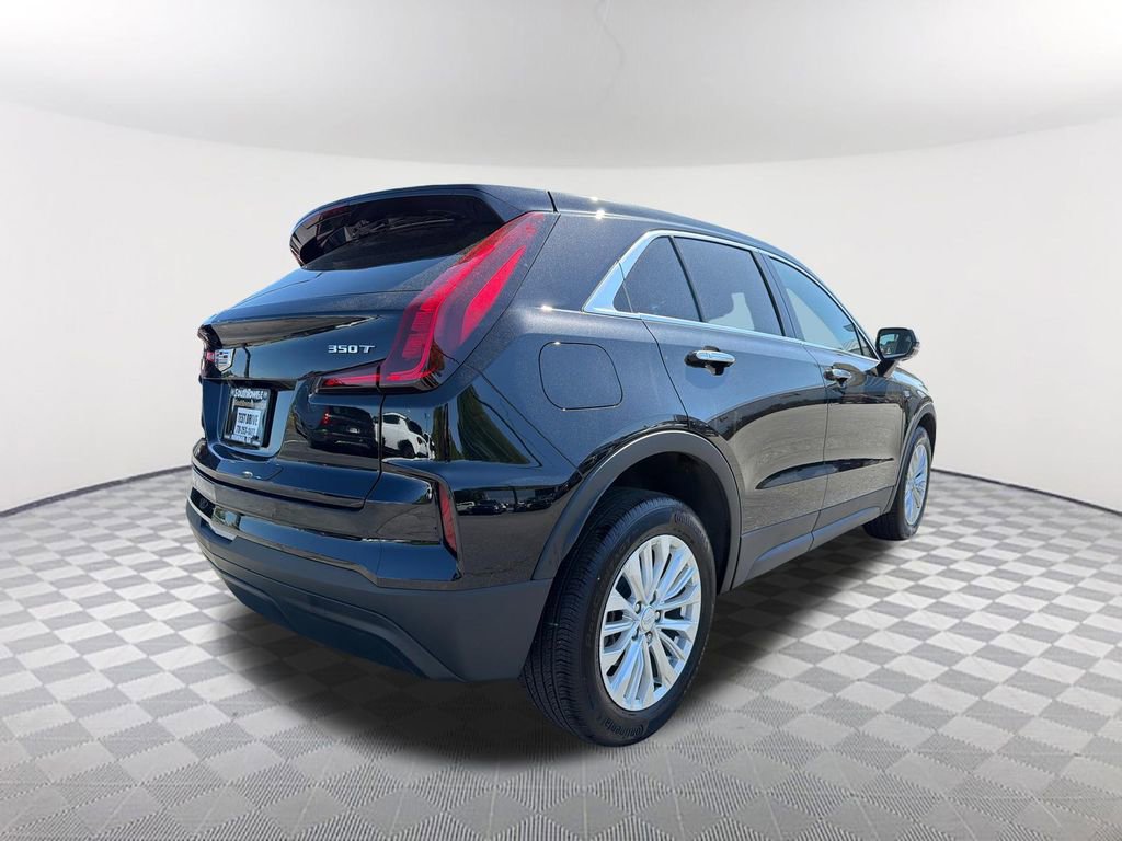 Used 2024 Cadillac XT4 Luxury w/ Cold Weather Package image 5