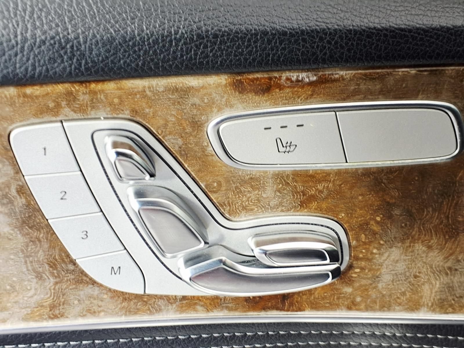 Used 2015 Mercedes-Benz C 300 4MATIC Sedan image 15