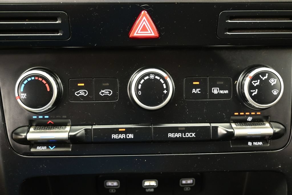 Used 2022 Kia Carnival LX FWD image 25