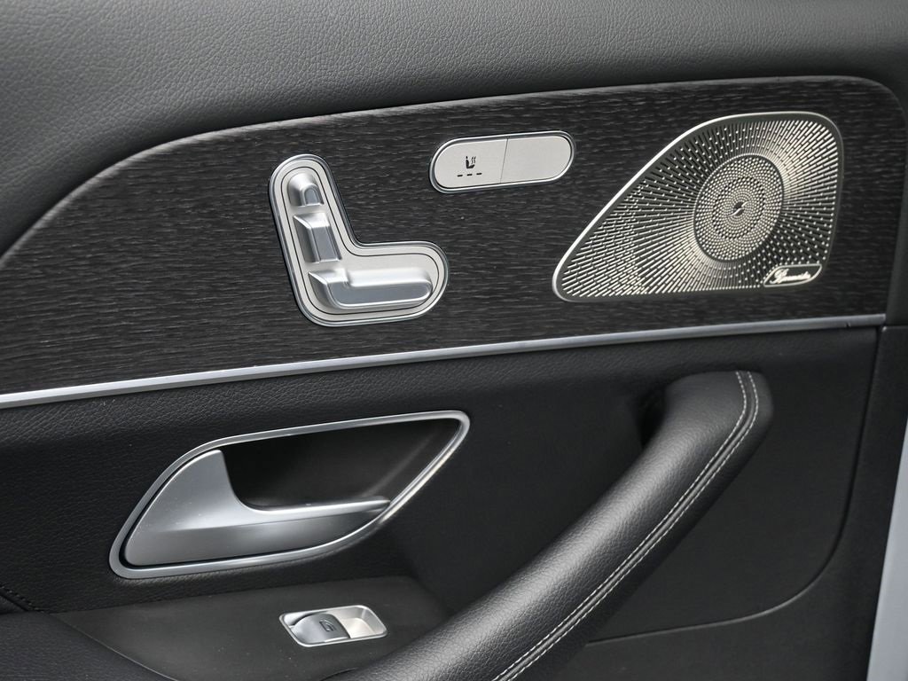 Used 2022 Mercedes-Benz GLS 450 4MATIC image 16