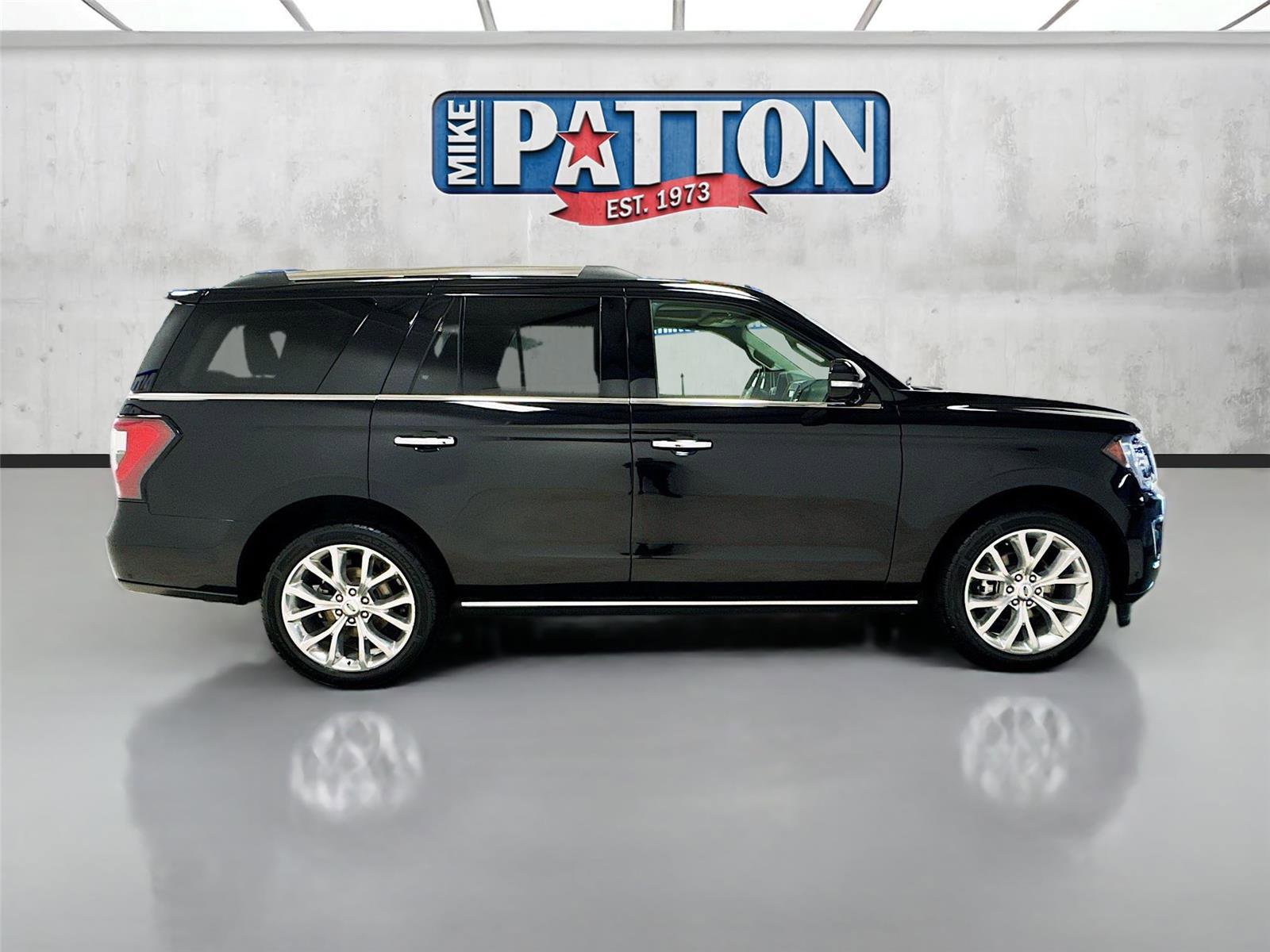 Used 2019 Ford Expedition Limited w/ Equipment Group 302A RWD image 8