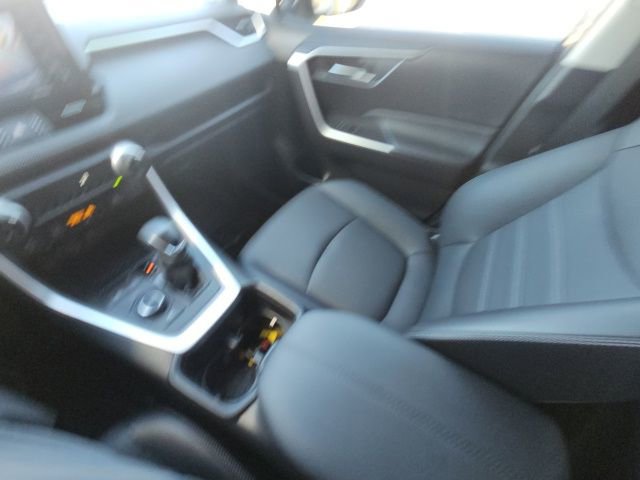 Used 2022 Toyota RAV4 XLE Premium image 18