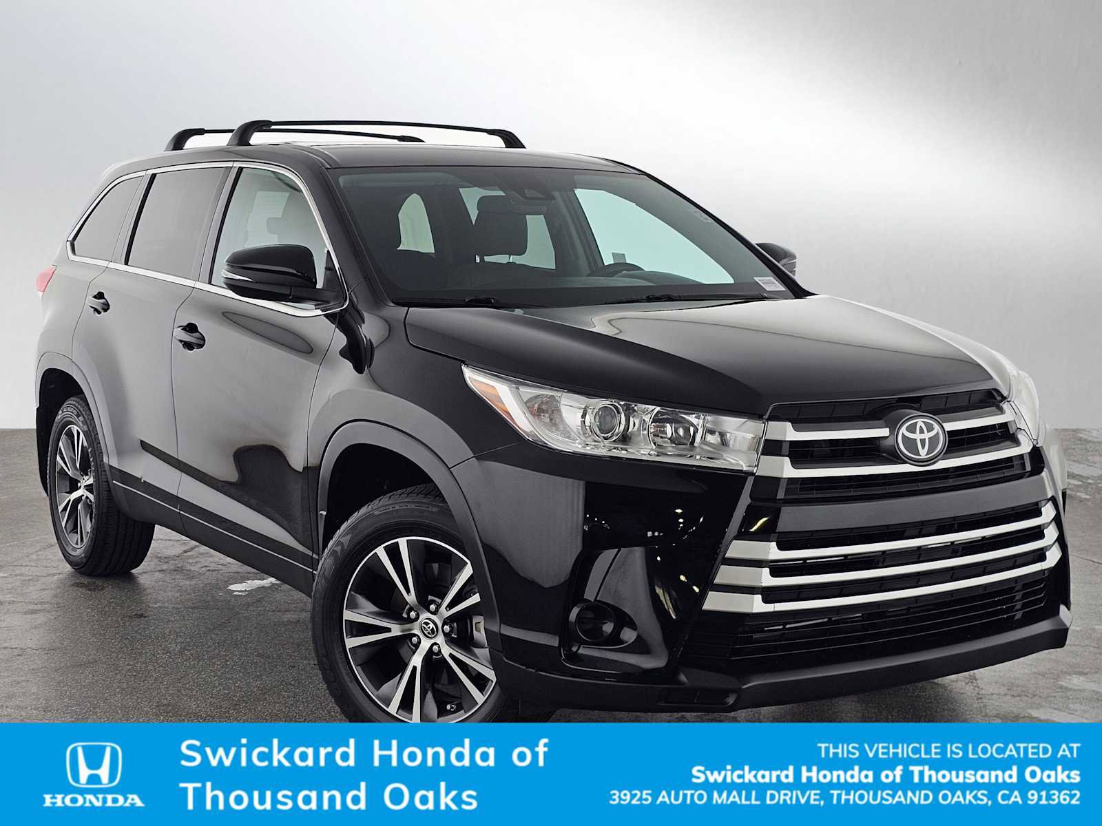 Used 2019 Toyota Highlander LE FWD image 1