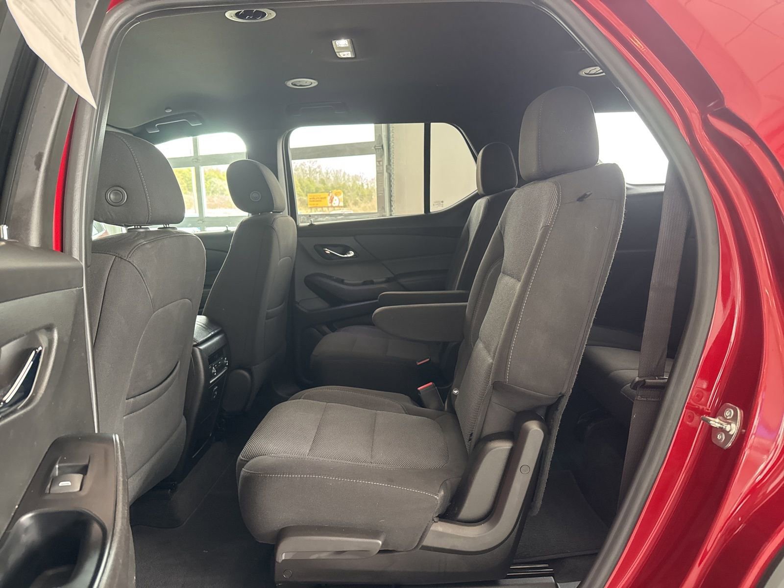 Used 2023 Chevrolet Traverse LT image 17