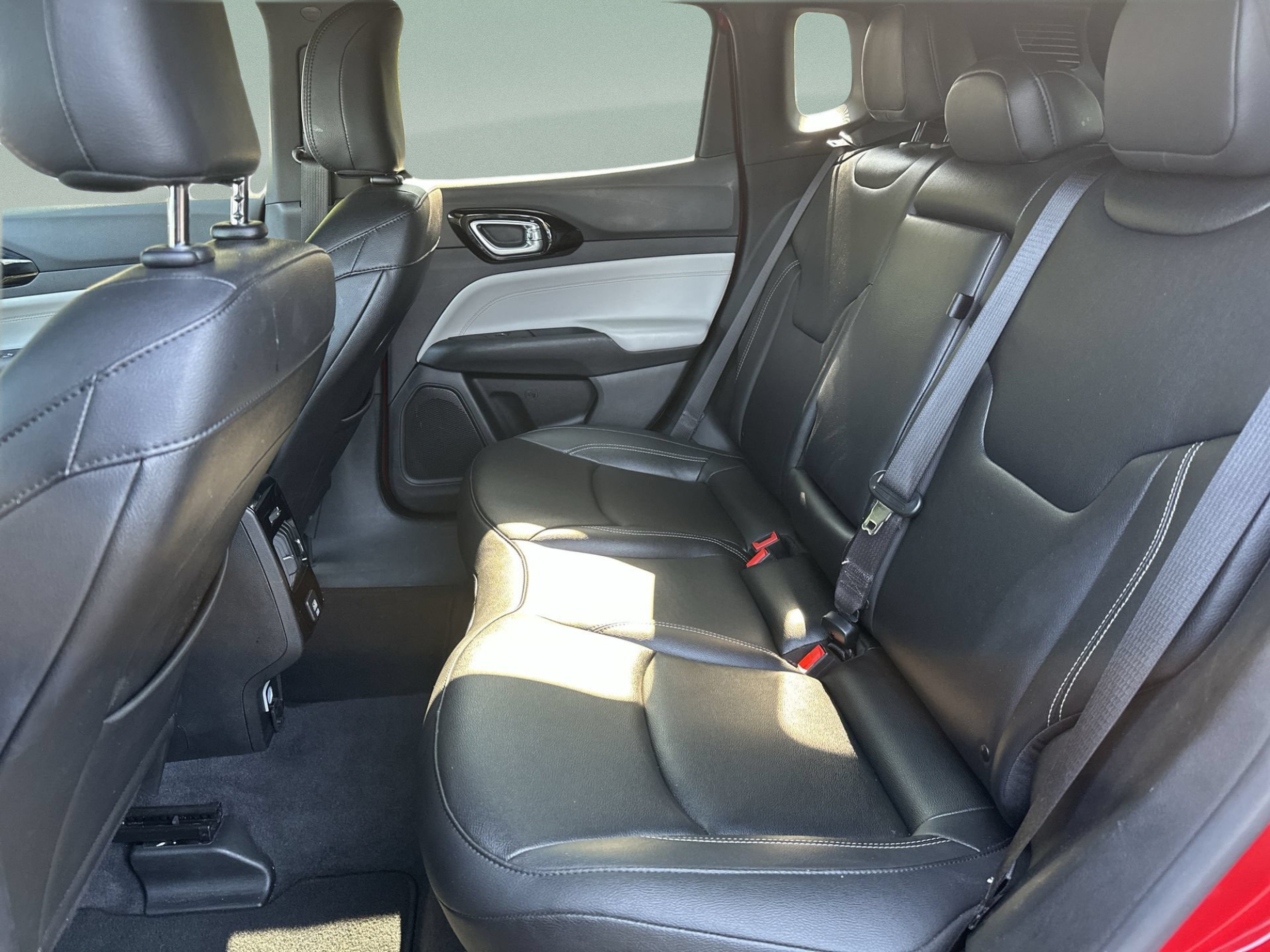 Used 2025 Jeep Compass Limited AWD/4WD image 23