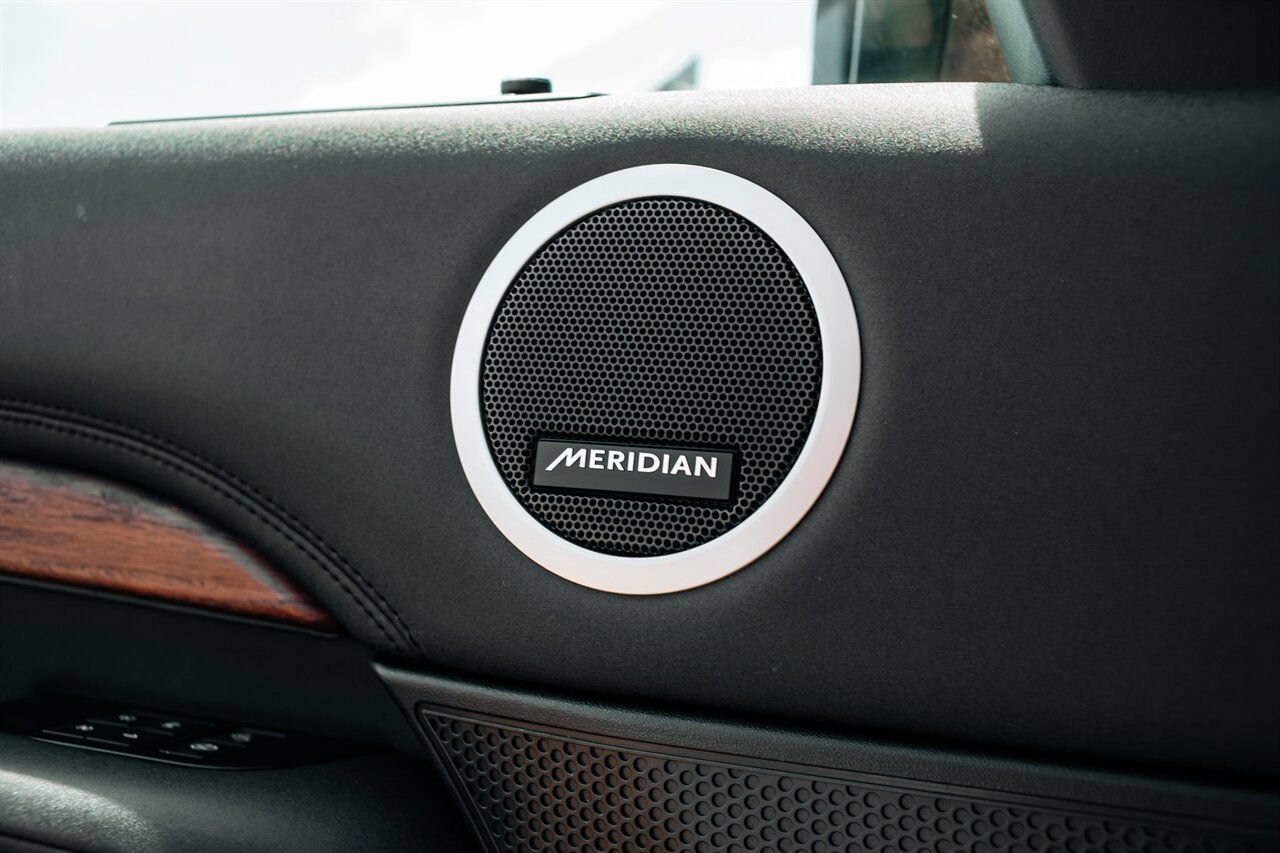 Used 2019 Land Rover Discovery HSE AWD/4WD image 22