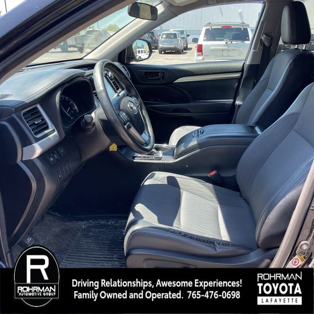 Used 2017 Toyota Highlander Plus AWD/4WD image 10