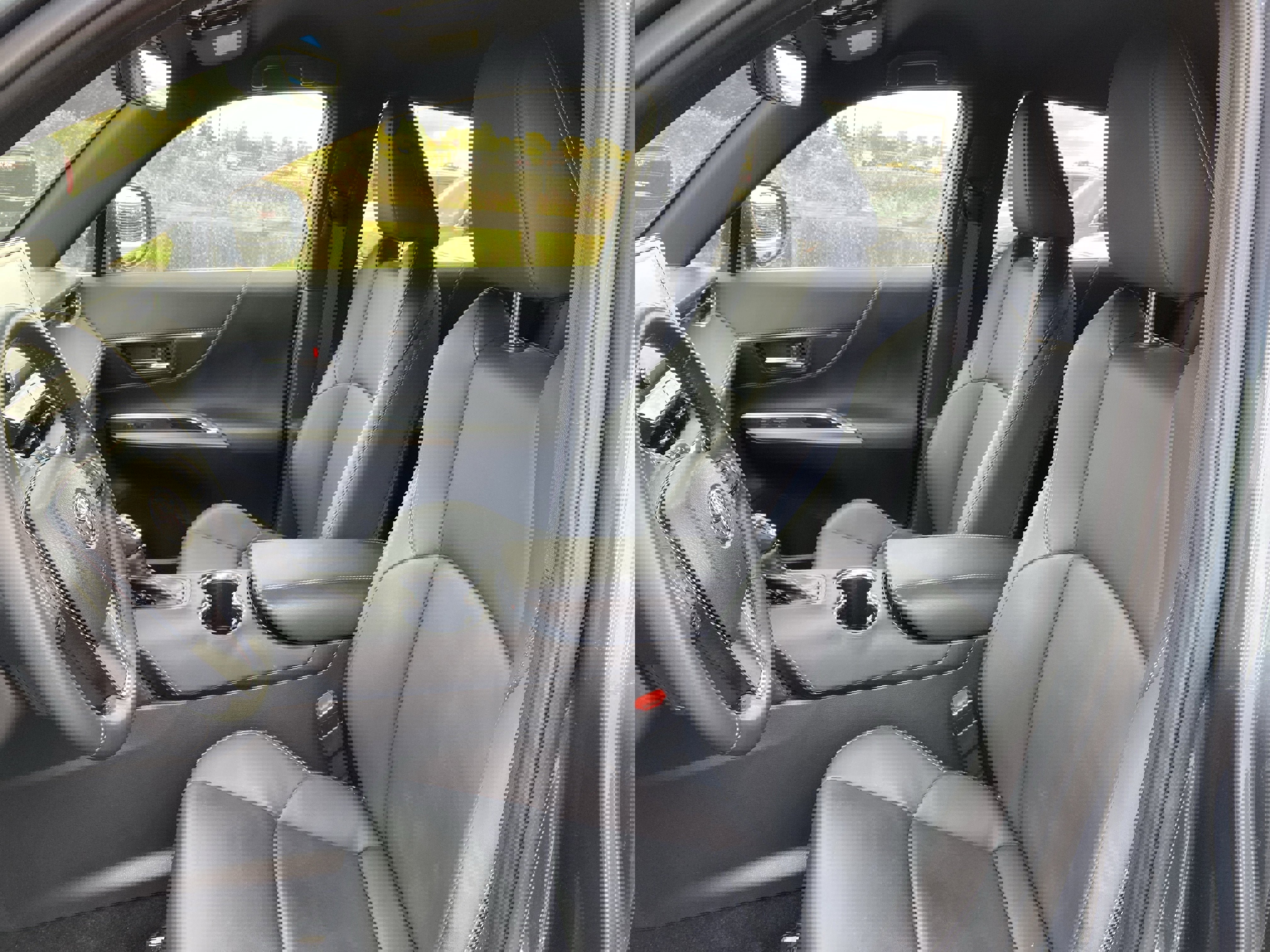 Used 2022 Toyota Venza XLE image 10