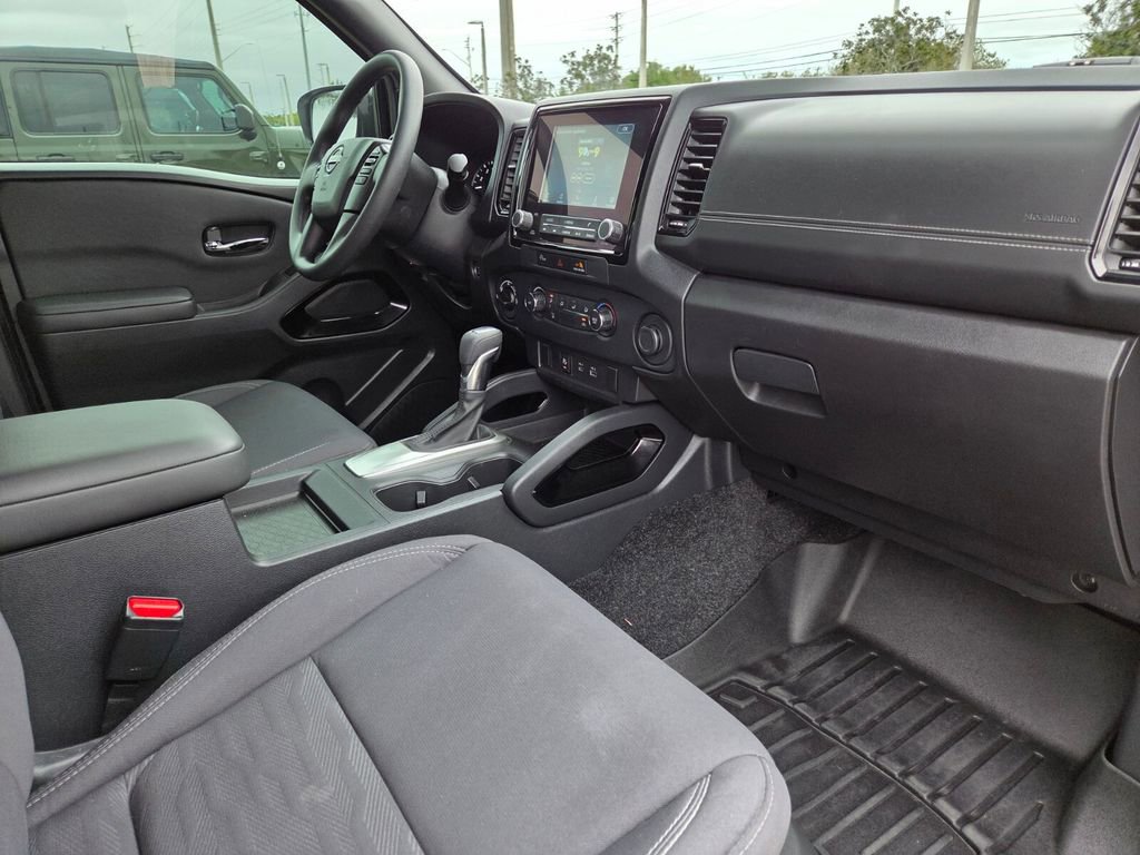 Used 2023 Nissan Frontier SV w/ Midnight Edition Package image 9
