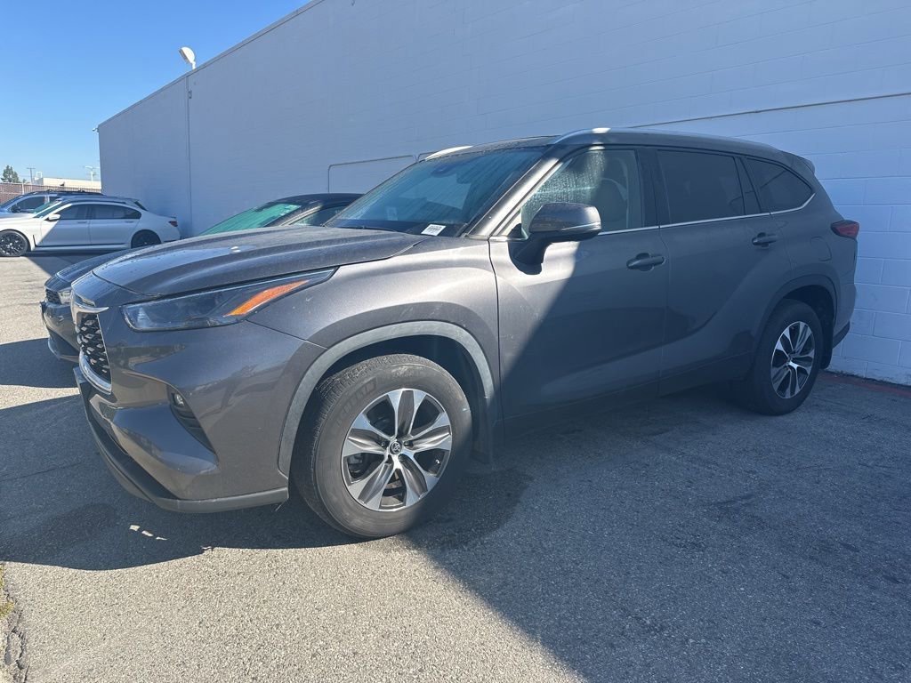 Used 2022 Toyota Highlander XLE