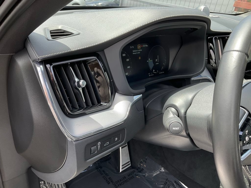 Used 2021 Volvo XC60 T8 R-Design w/ Advanced Package AWD/4WD image 20