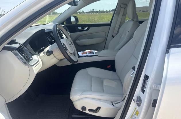 Used 2024 Volvo XC60 B5 Core w/ Protection Package Premier AWD/4WD image 18