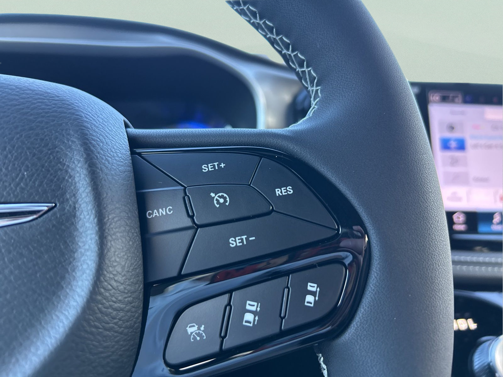 New 2026 Chrysler Pacifica Select w/ S Appearance Package FWD image 15