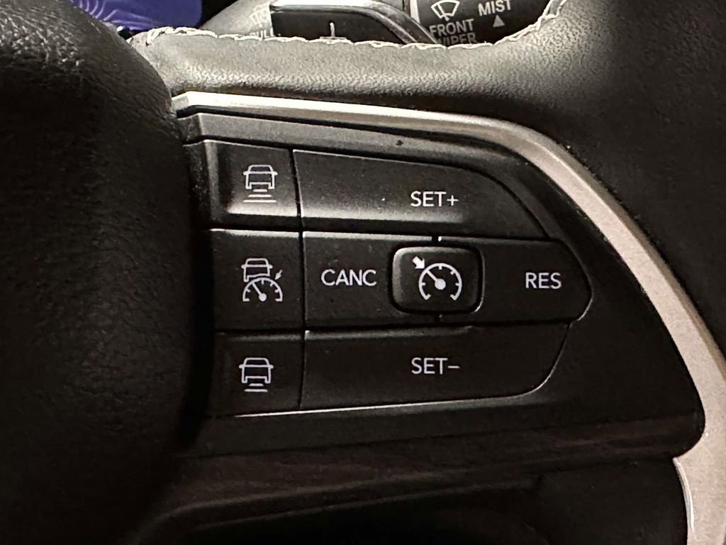 Used 2023 Jeep Grand Cherokee Limited w/ Black Appearance Package image 27