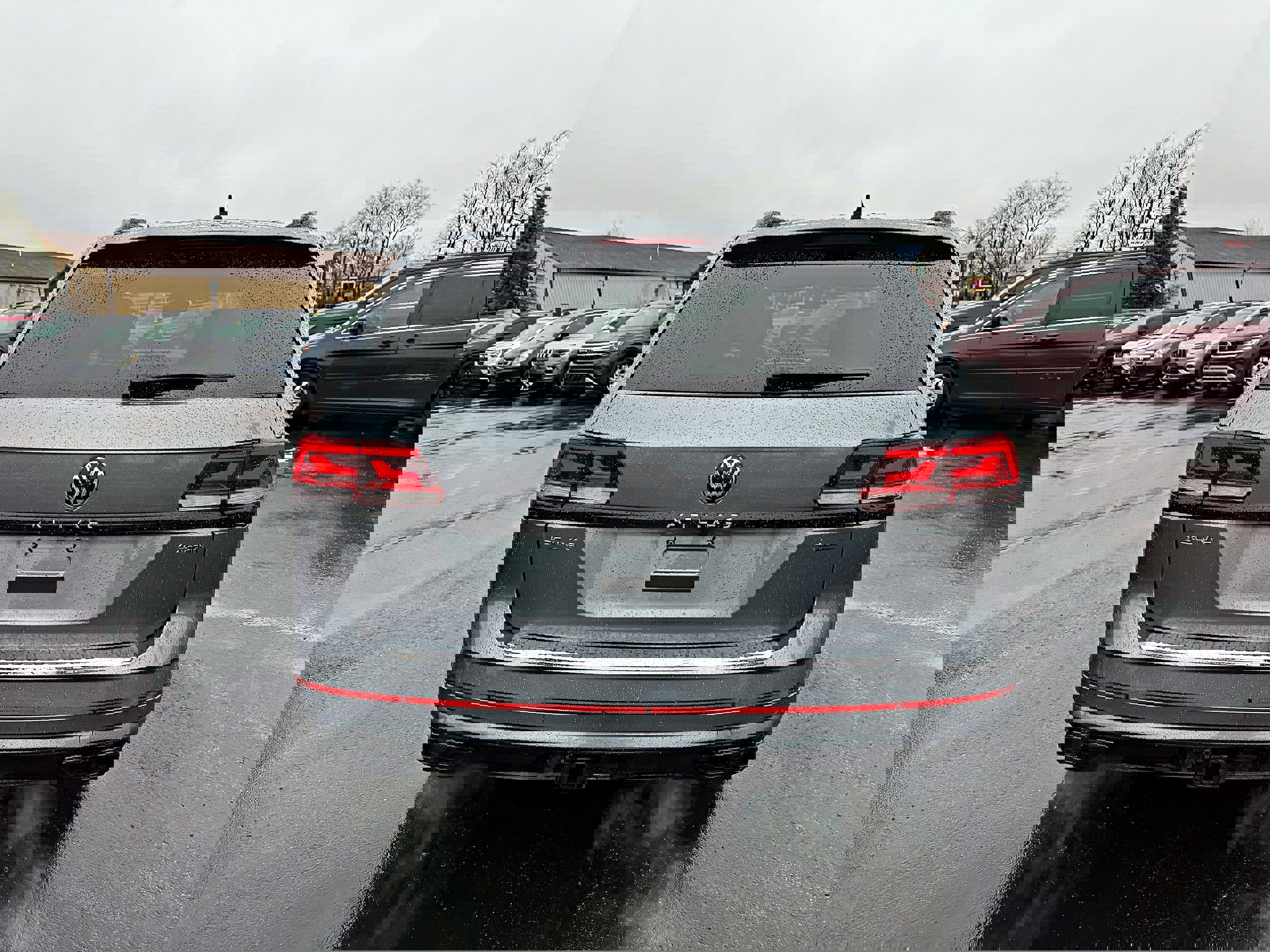 Used 2023 Volkswagen Atlas SEL R-Line image 8