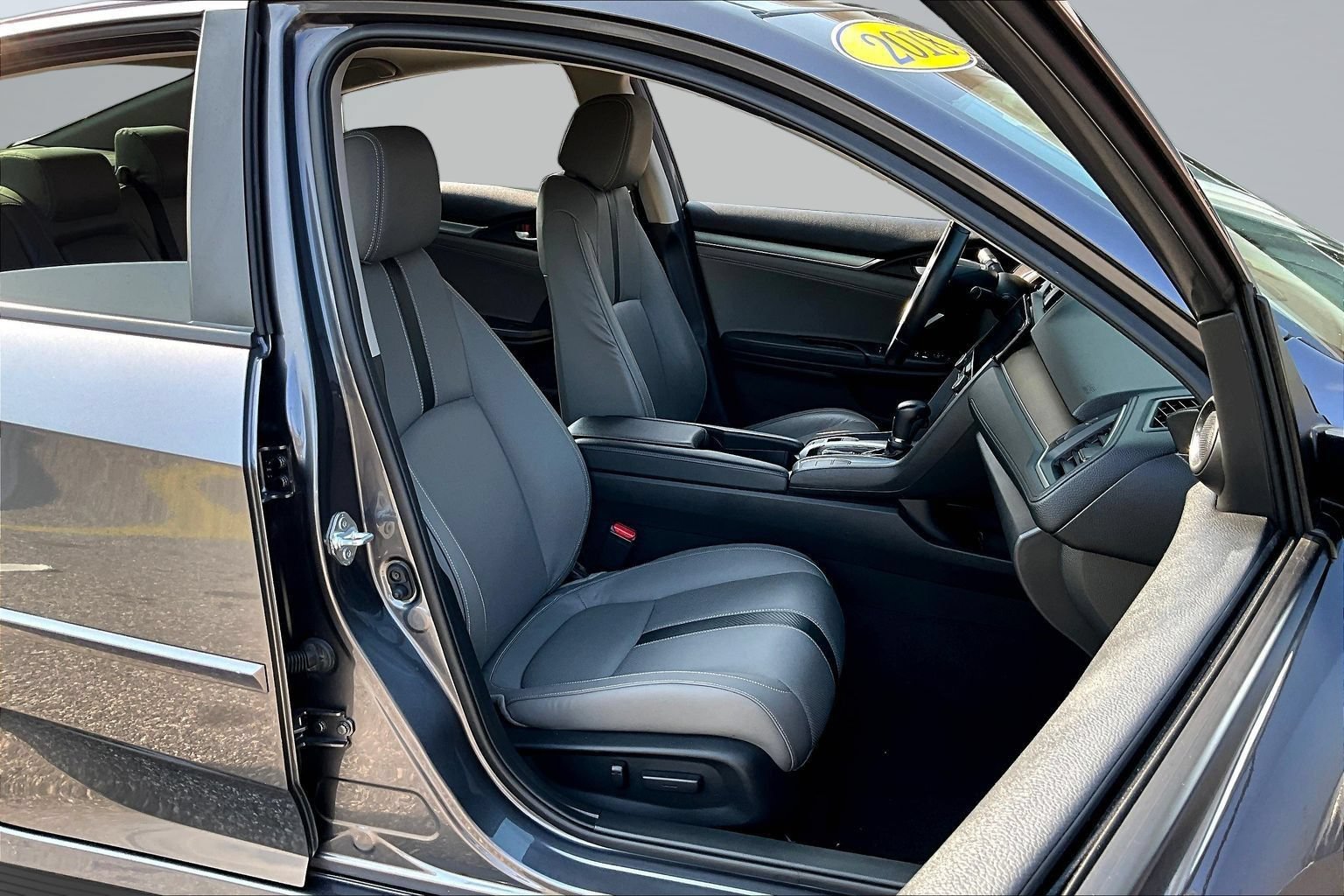 Used 2018 Honda Civic Touring image 29