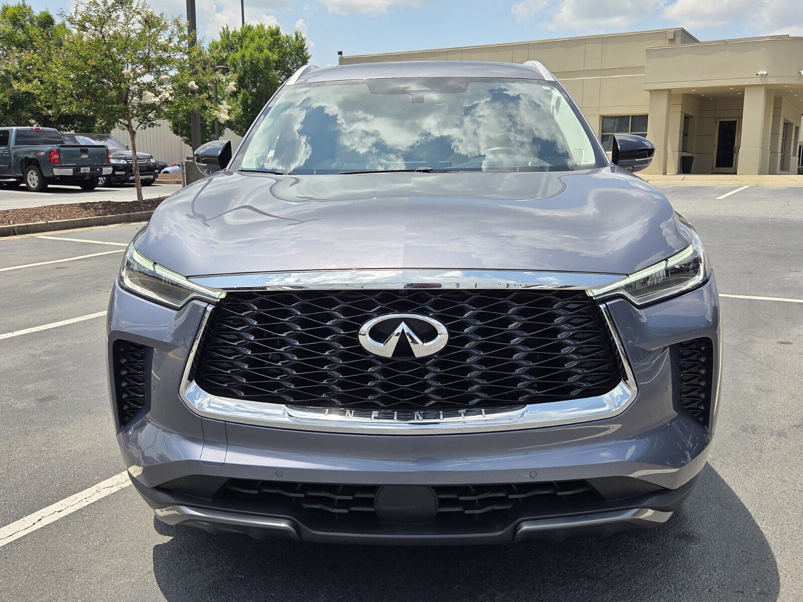 Used 2023 INFINITI QX60 Sensory w/ Vision Package AWD/4WD image 2