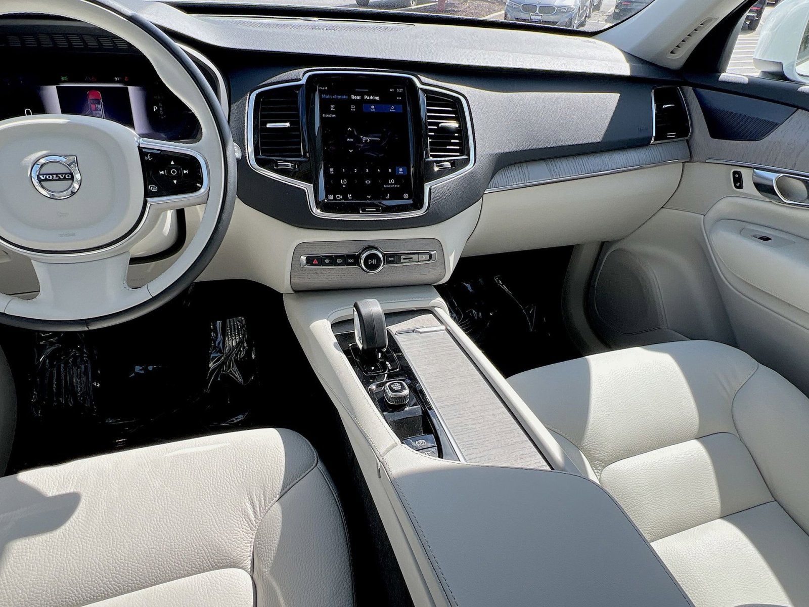 Certified 2025 Volvo XC90 T8 Plus w/ Protection Package Premier image 23