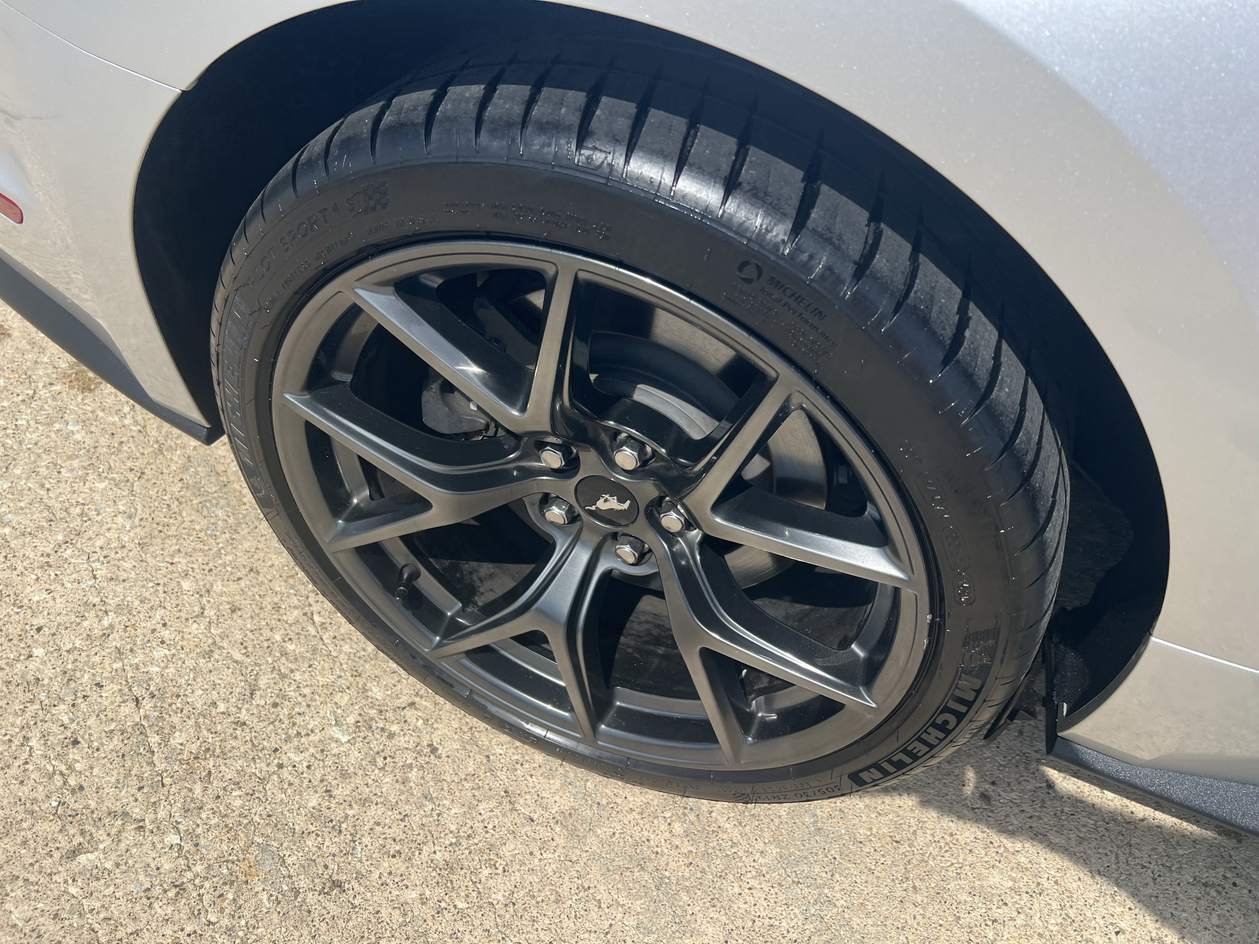 Used 2018 Ford Mustang GT Premium w/ Performance Package - Level 2 RWD image 4