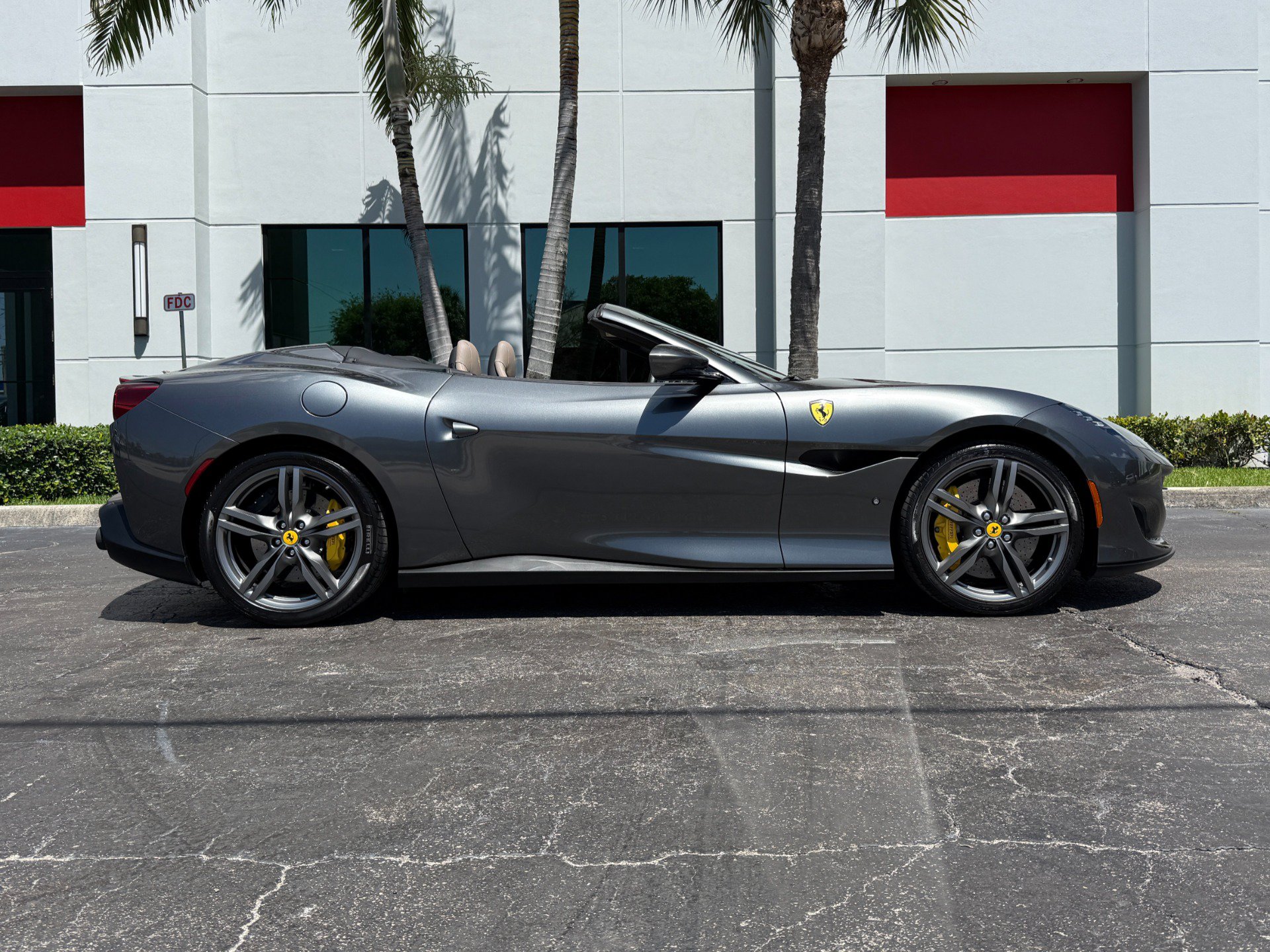 Used 2019 Ferrari Portofino RWD image 4