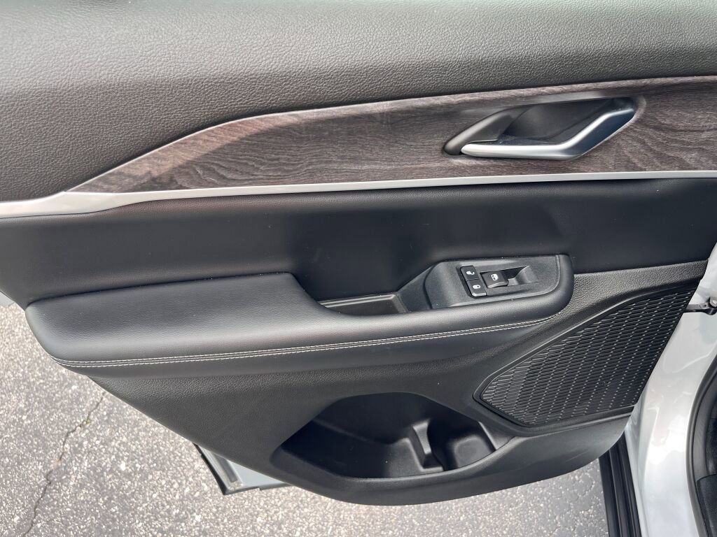 Used 2023 Jeep Grand Cherokee Limited image 23