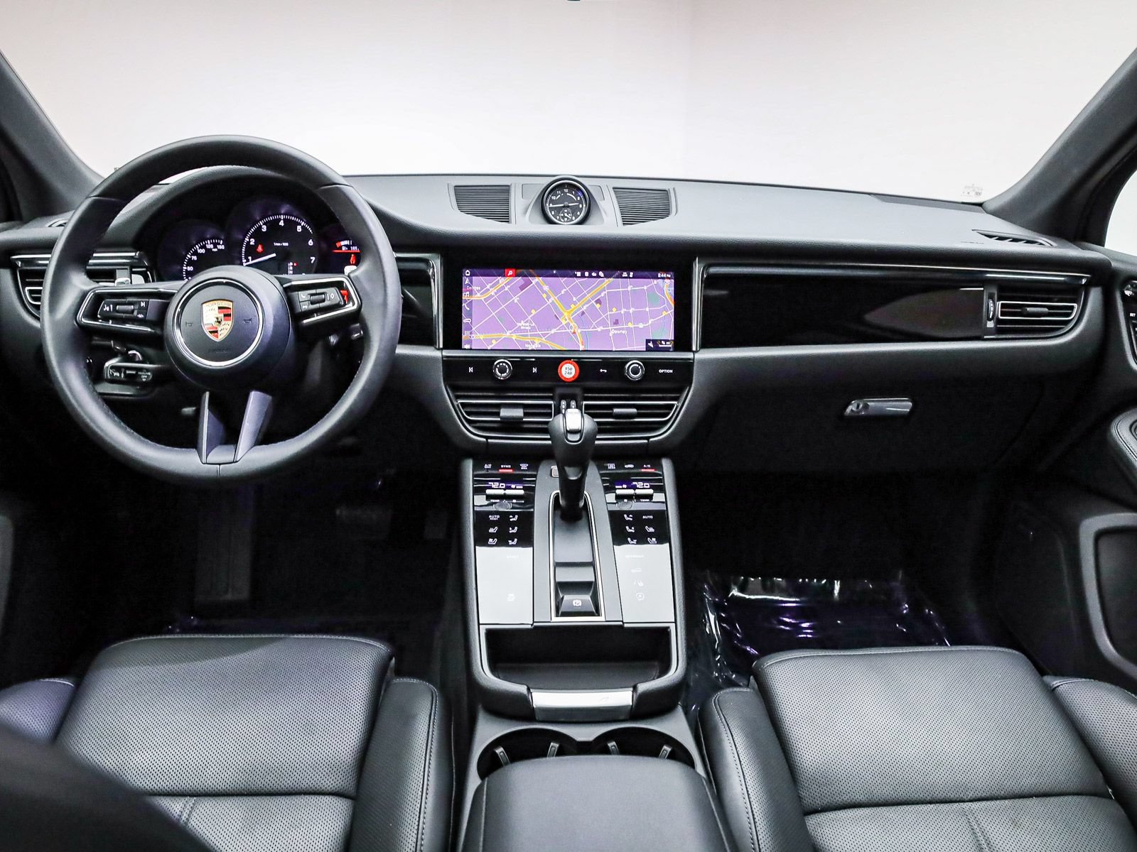 Certified 2026 Porsche Macan AWD/4WD image 16