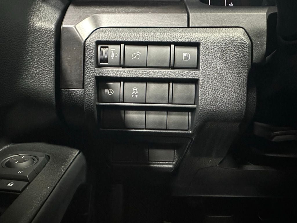 Used 2025 Toyota 4Runner SR5 AWD/4WD image 17
