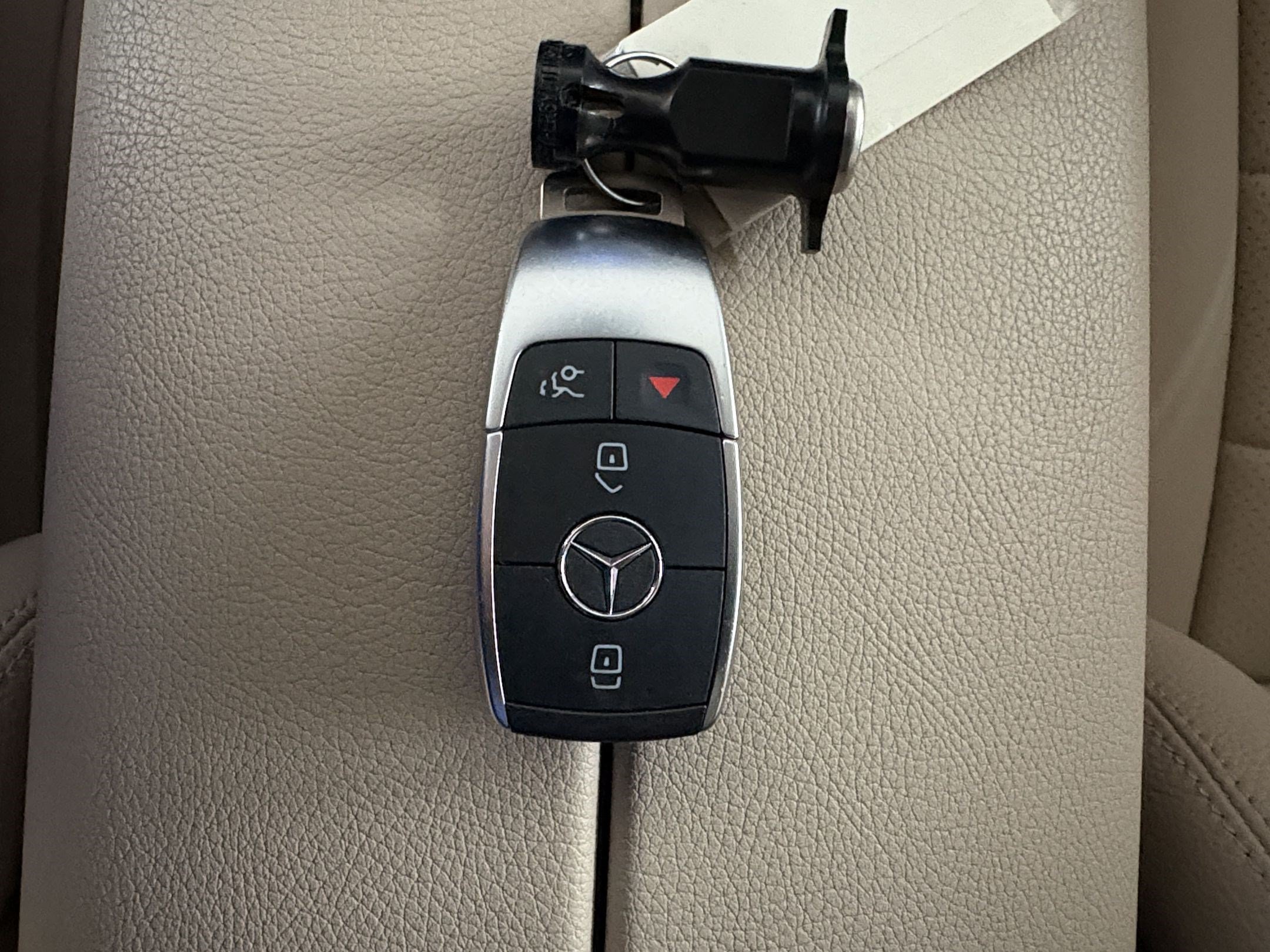 Used 2023 Mercedes-Benz GLC 300 4MATIC Coupe image 33