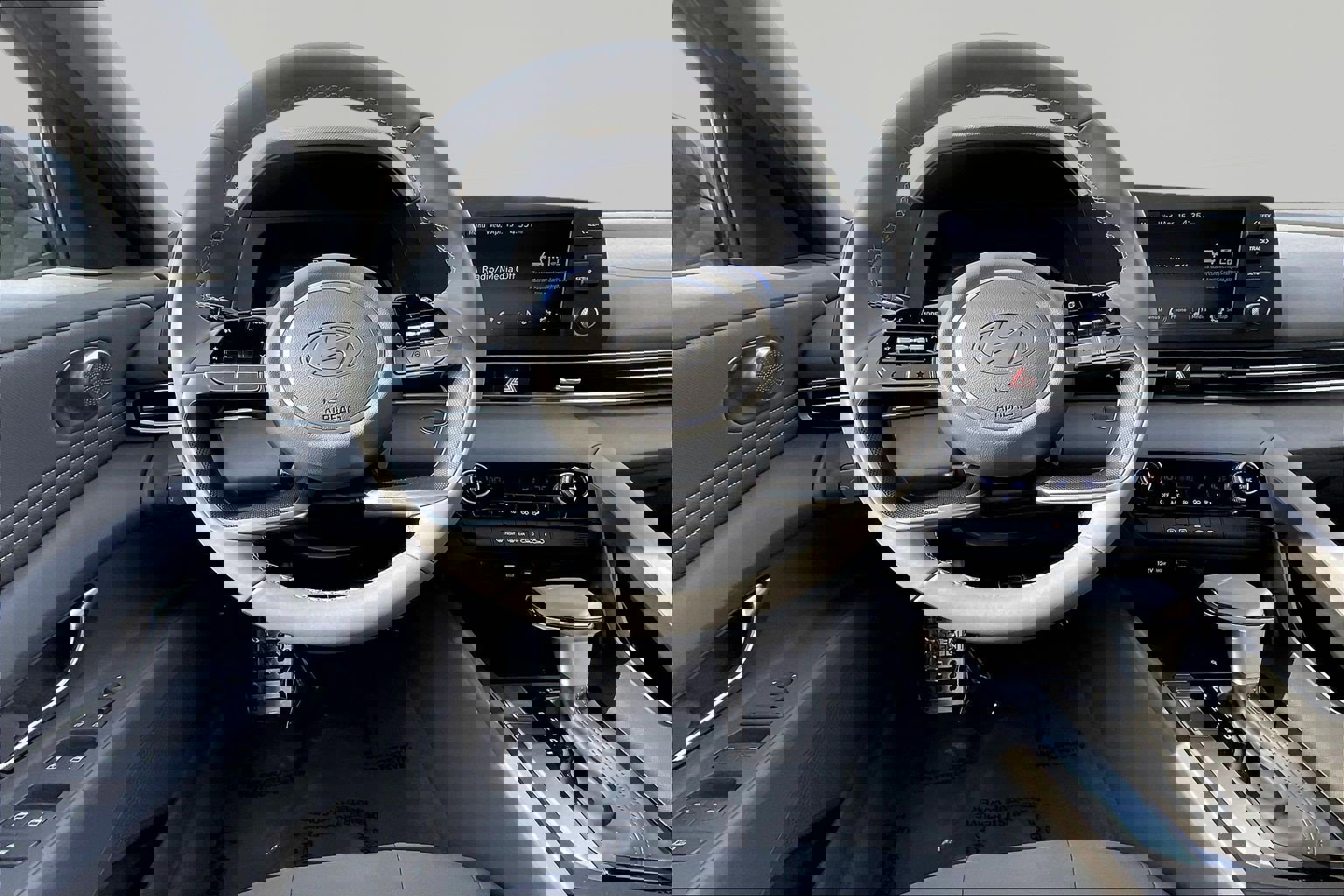 Used 2025 Hyundai Elantra Sport image 8