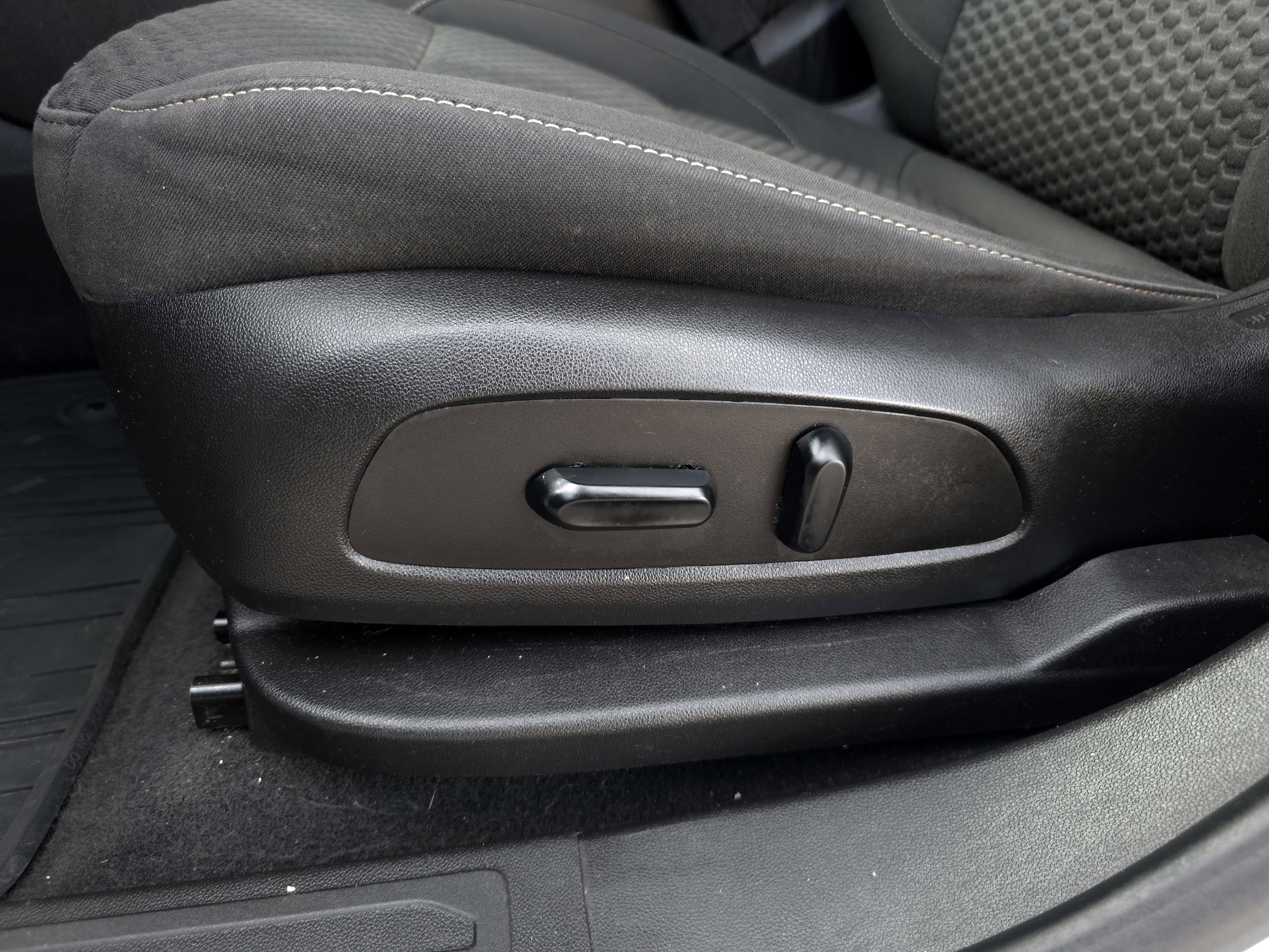 Used 2019 GMC Acadia SLE image 11