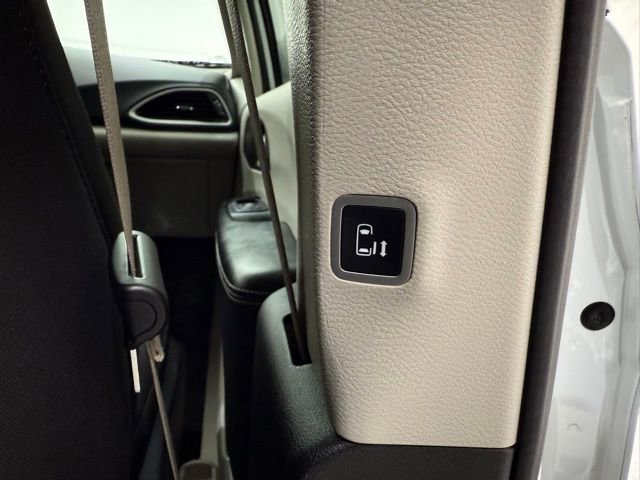 Used 2023 Chrysler Voyager LX image 26