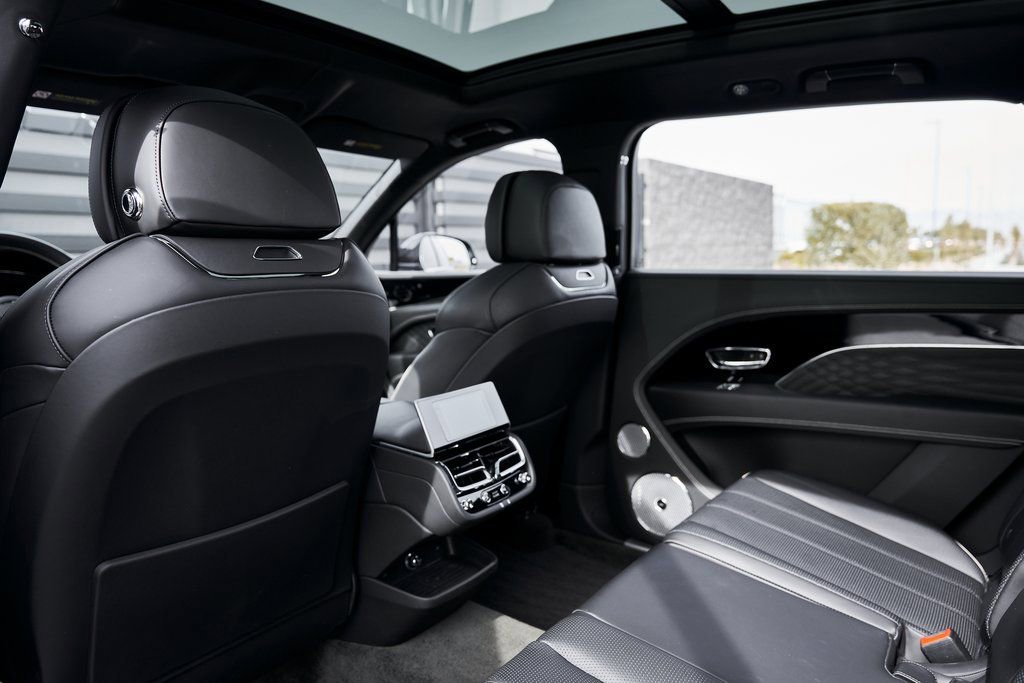 Used 2023 Bentley Bentayga Extended Wheelbase AWD/4WD image 38