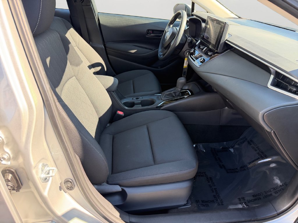 Used 2025 Toyota Corolla LE FWD image 12