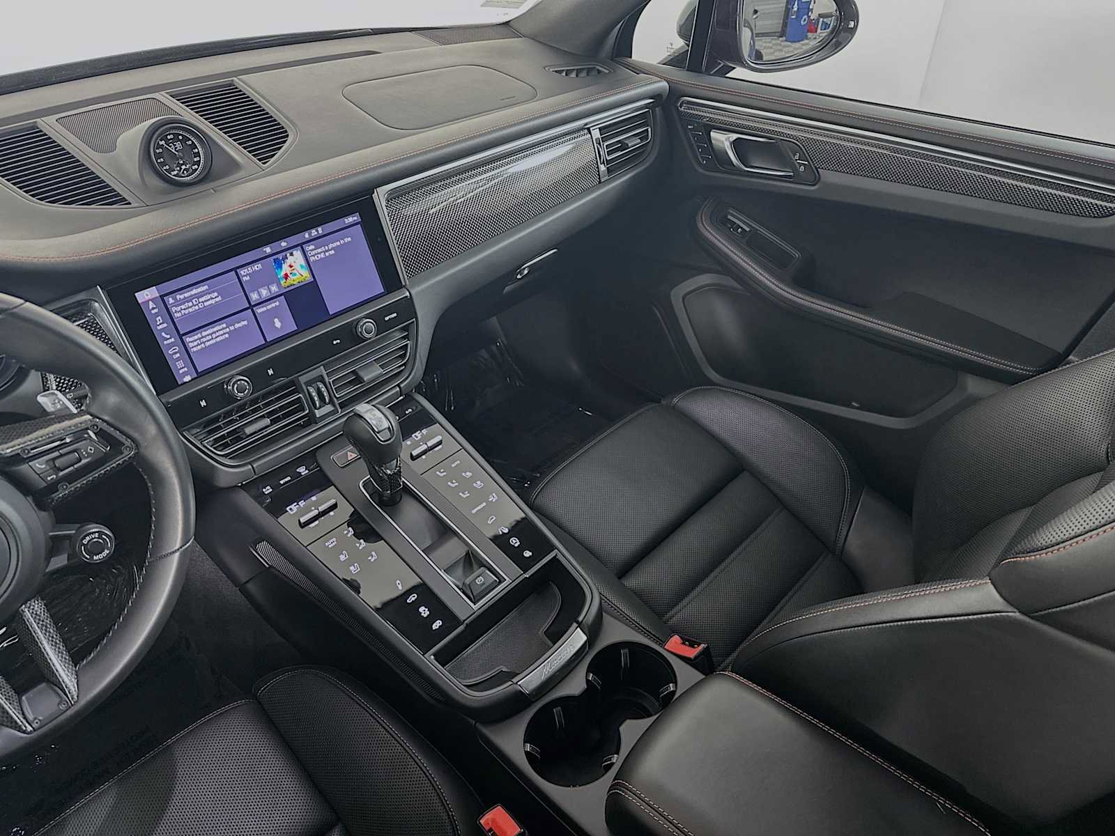 Certified 2024 Porsche Macan GTS image 25