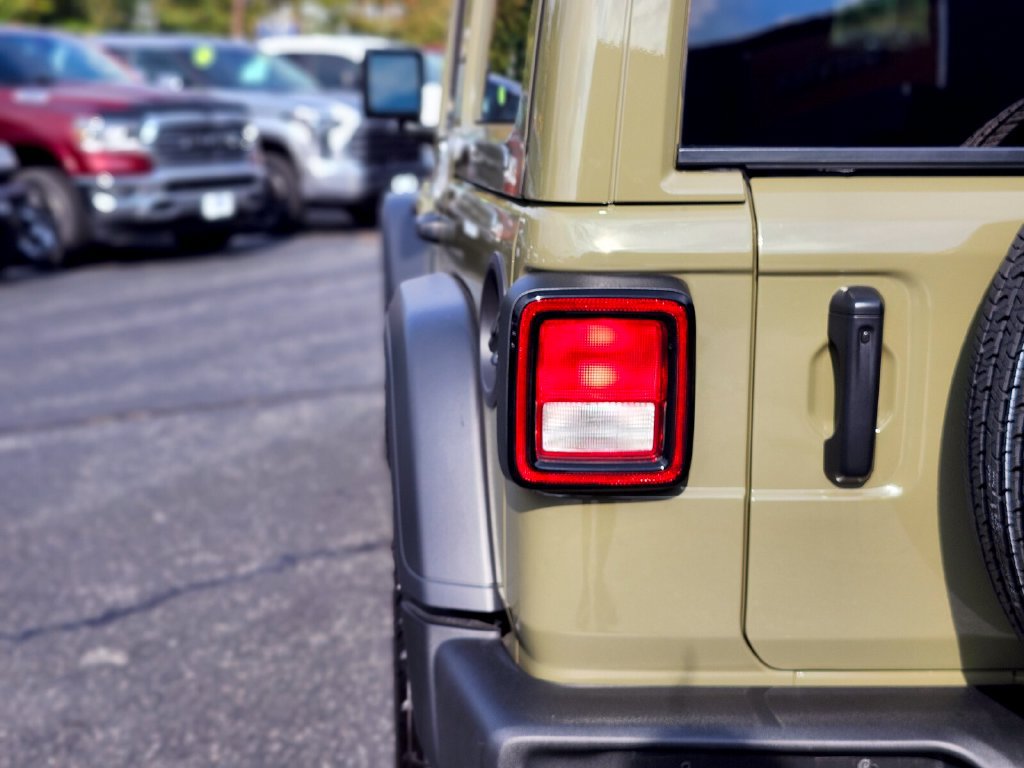 Used 2026 Jeep Wrangler Unlimited Sport AWD/4WD image 9