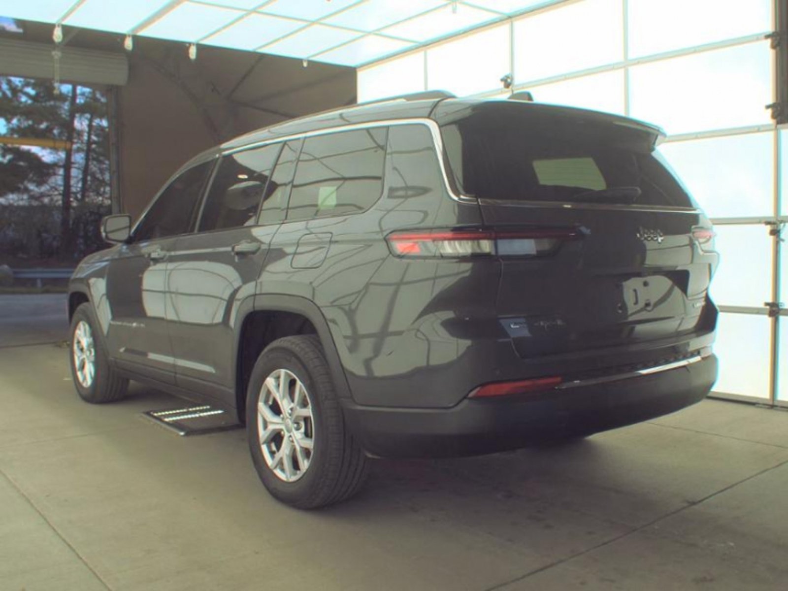 Used 2021 Jeep Grand Cherokee L Limited AWD/4WD image 8